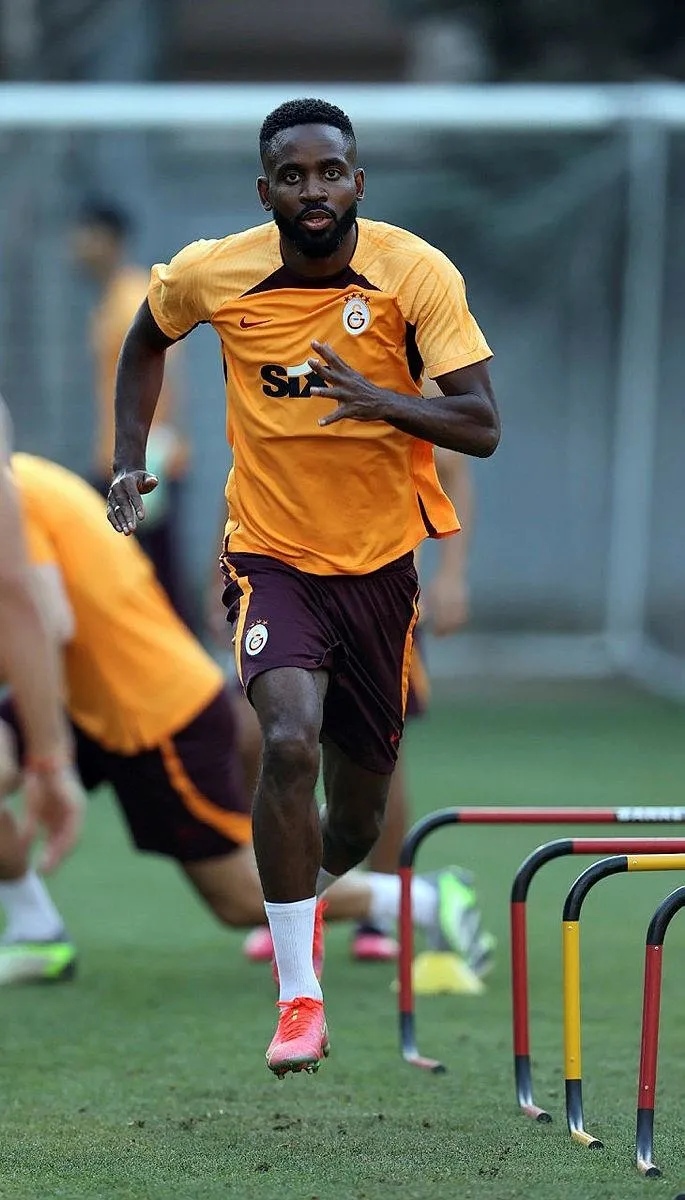 Galatasaray'da Wilfried Zaha ve Cedric Bakambu ilk antrenmanına çıktı - 1