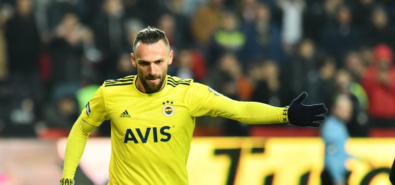 Fenerbahçe'de sol bek harekatı! Vedat Muriqi devrede...