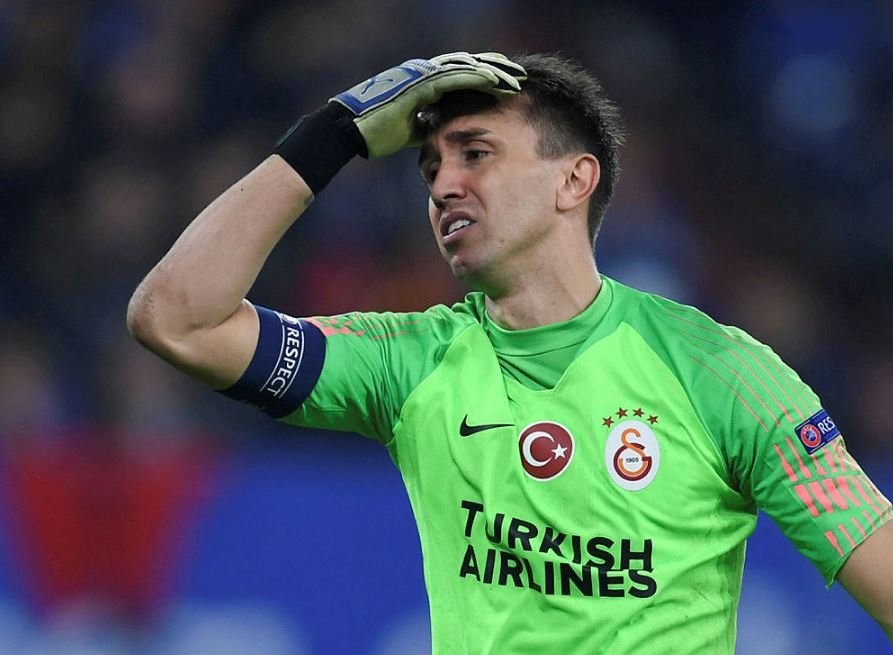 Galatasaray’da deprem! Muslera...