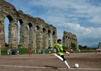 Dünyanın en ilginç futbol sahaları belli oldu!