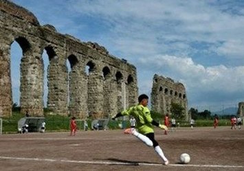 Dünyanın en ilginç futbol sahaları belli oldu!