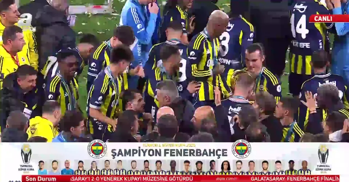 Süper Kupa şampiyonu Fenerbahçe kupasına kavuştu!