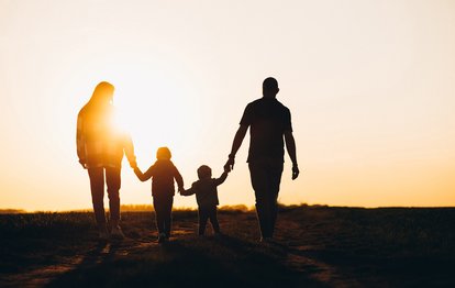 Aile dizimi nedir, aile dizimi terapisi nasıl uygulanır? Travmalar için aile dizimi nasıl yapılır?