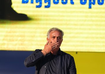 F.Bahçe'nin ilk transferi belli oldu! Anlaşma tamam