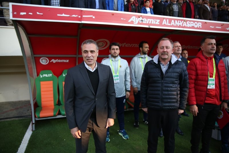 Ahmet Çakar’dan Ersun Yanal’a şok sözler!