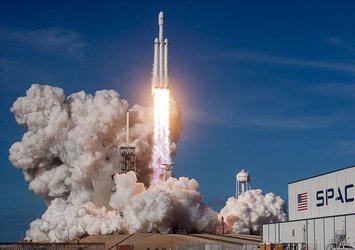 SpaceX'in insanlı uzay mekiği başarıyla fırlatıldı!