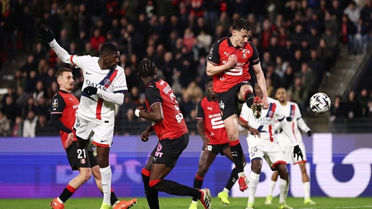 Rennes evinde PSG'yi mağlup etti!