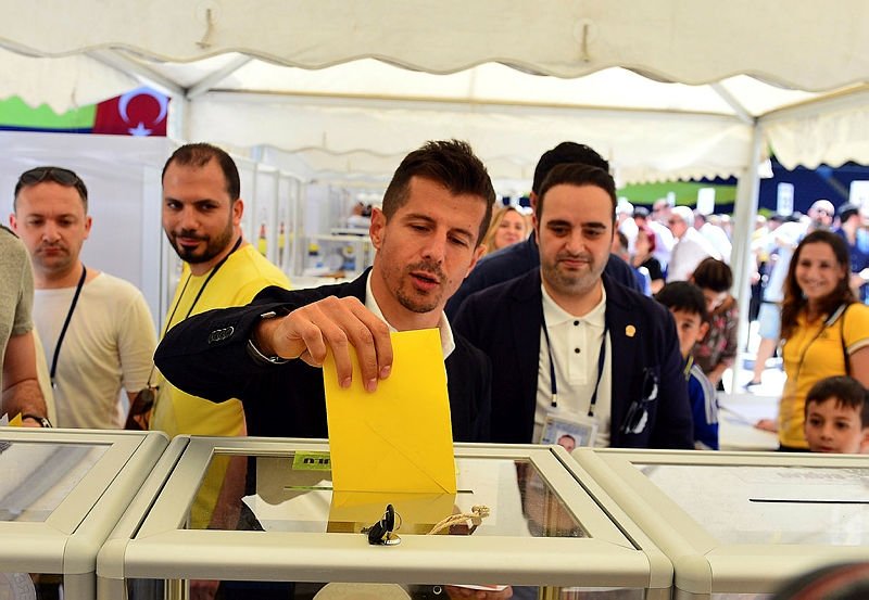 Emre Belözoğlu da oyunu kullandı