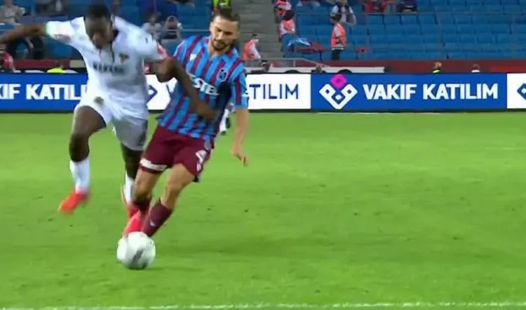 Son dakika spor haberi: Trabzonspor'da Hüseyin Türkmen Alanyaspor maçında kırmızı kart gördü! - 2