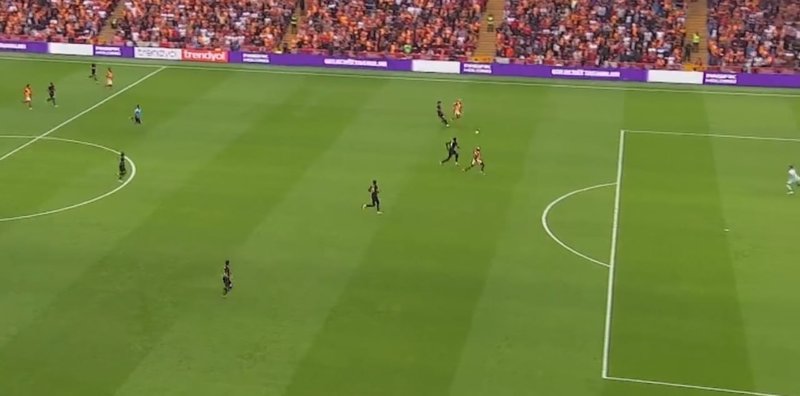 vardan-gol-karari-cikti-iste-galatasaray-goztepe-macinda-yasanan-pozisyon-1761489106102.jpg
