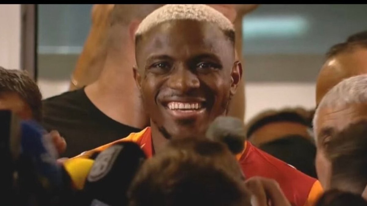 Galatasaray'ın anlaşmaya vardığı Victor Osimhen İstanbul'a geldi! Galatasaray'ın anlaşmaya vardığı Victor Osimhen İstanbul'a geldi!