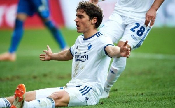 Fenerbahçe’nin gözdesi Skov el yakıyor!