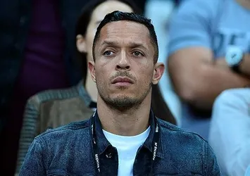 Adriano 1 ay yok