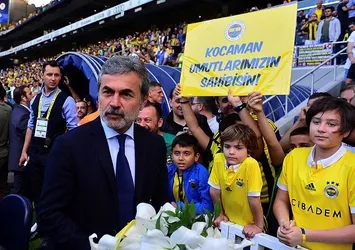 Taraftardan Aykut Kocaman’a çiçek
