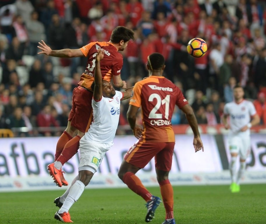 Antalyaspor-Galatasaray karşılaşmasından kareler