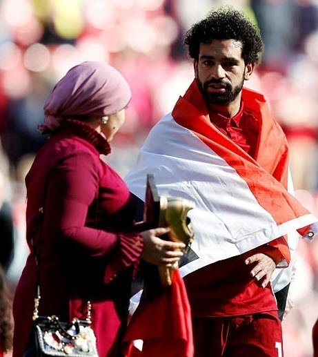 Onu görenler gözlerine inanamadı Futbolcuların eşleri ve sevgilileri