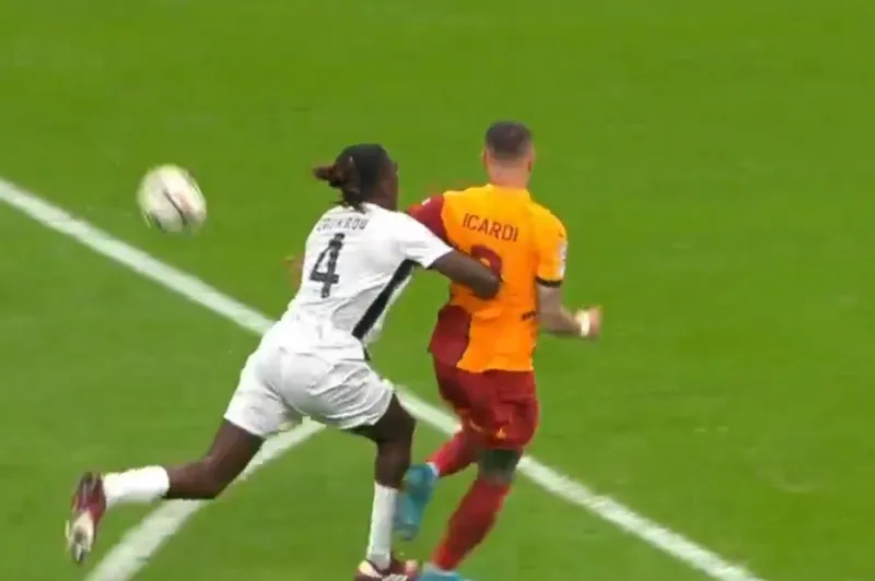 Galatasaray penaltı bekledi! İşte o pozisyon... - 1