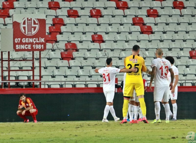 Galatasaraylı yıldıza sert sözler! Gidecekler listesinde adı 1. sırada