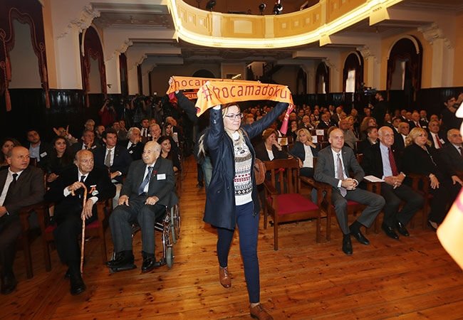 Dursun Özbek, Tudor sorunu pas geçti!