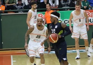 Lider Fenerbahçe, Banvit'i devirdi