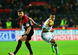Fenerbahçe'nin yıldızı Galatasaray'a önerildi