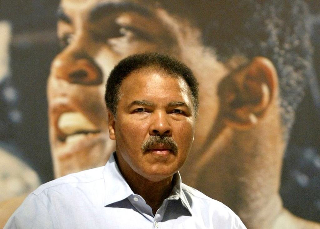 Efsanevi boksör Muhammed Ali hayatını kaybetti