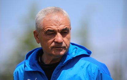 Sivasspor Teknik Direktörü Rıza Çalımbay kupayı düşünüyor