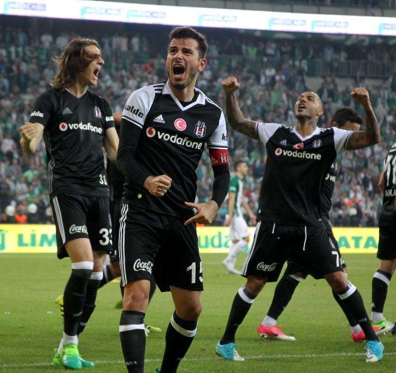 Oğuzhan Özyakup el yakıyor!