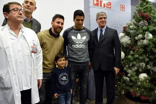 Barcelonalı futbolculardan çocuklara yeni yıl hediyesi - 2