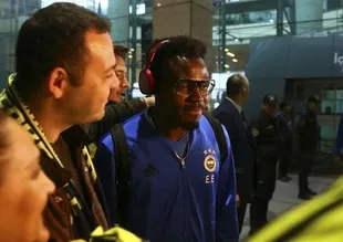 Emenike'den flaş ayrılık açıklaması