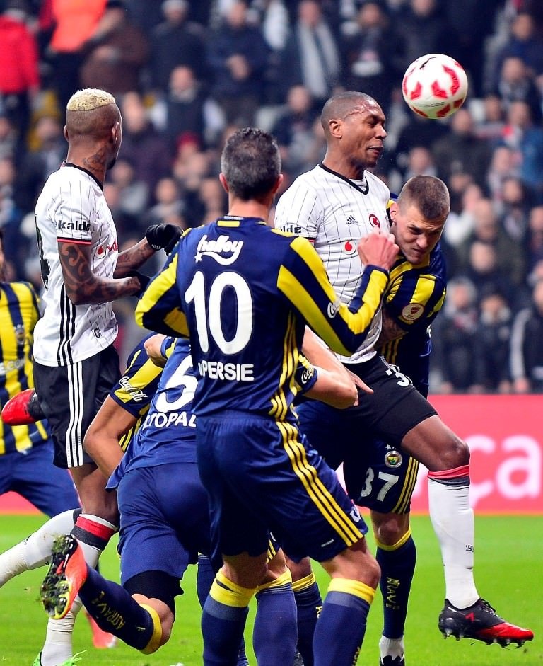 Beşiktaş-Fenerbahçe karşılaşmasından kareler