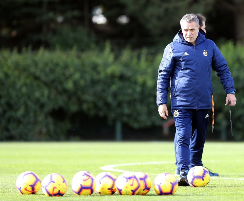 Fenerbahçe’de ilk yolcu belli oldu