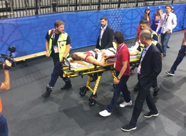 Milli oyuncu hastaneye kaldırıldı