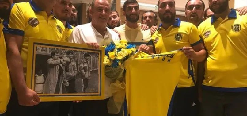 Ankaragücü taraftarlarından Fatih Terim'e sürpriz ziyaret
