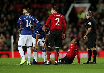 ManU, Cenk Tosun'lu Everton'ı devirdi