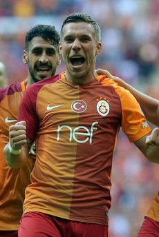 Galatasaraylı futbolcu Podolski'ye ödül