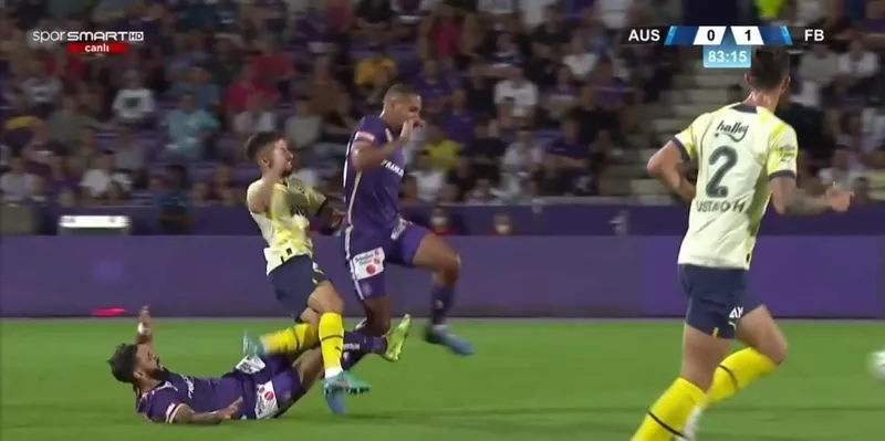 Austria Wien Fenerbahçe maçında kırmızı kart çıktı! İşte o müdahale - 2