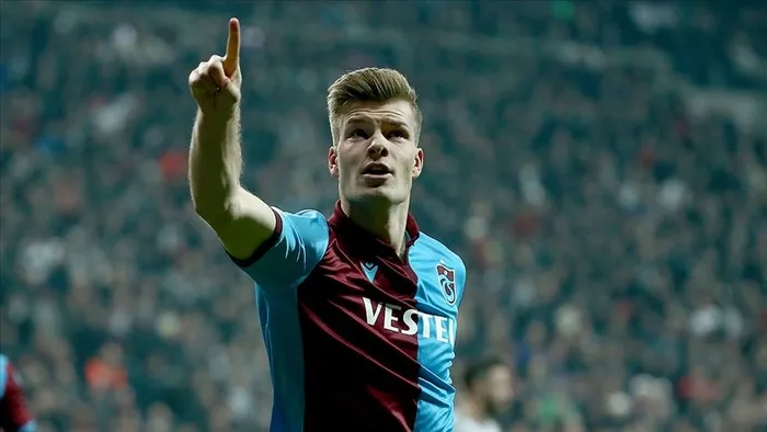 Son dakika spor haberleri: Trabzonspor transferde atağa kaltı! Mert Günok, Sydney Van Hooijdonk, Gökdeniz Bayrakdar... - 4