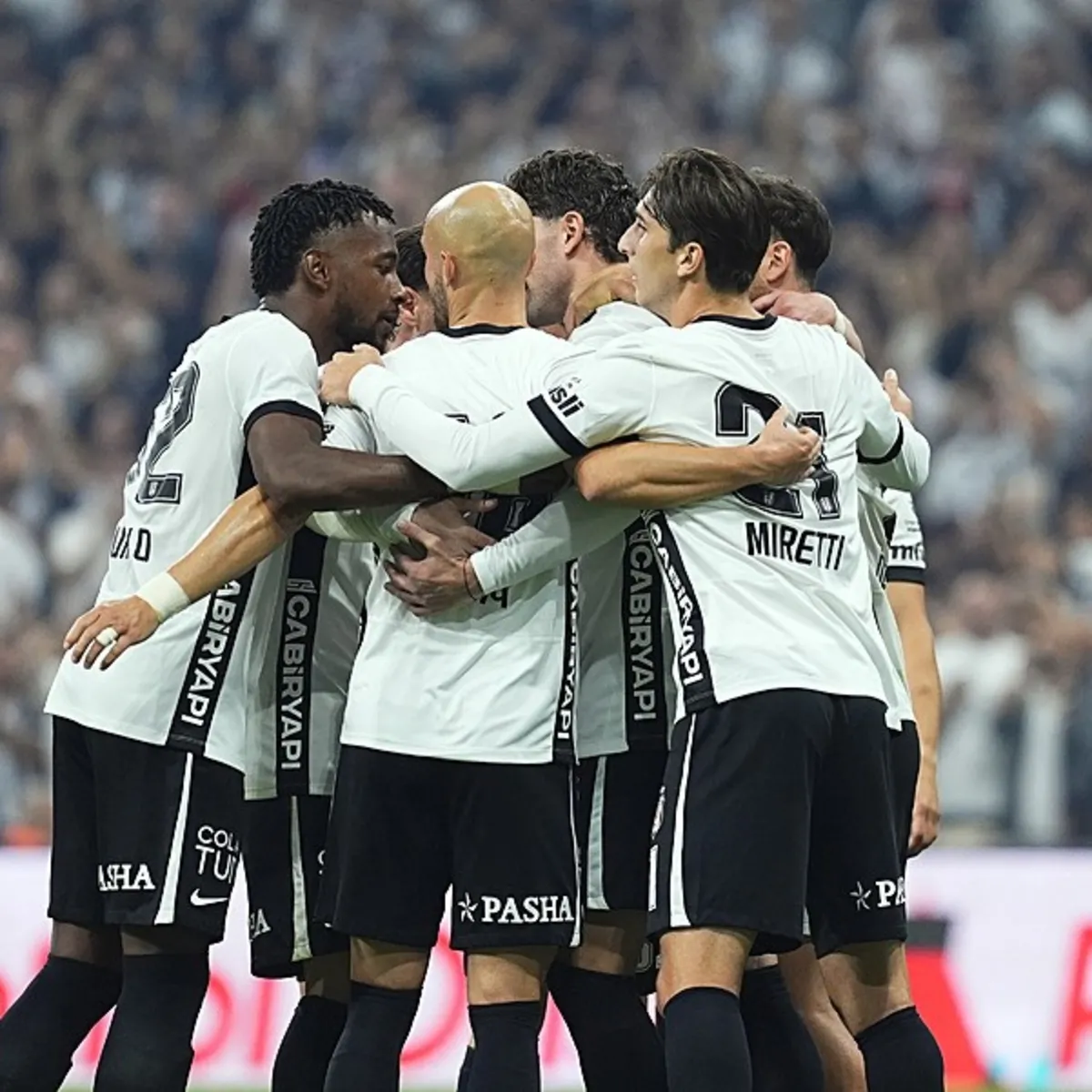 Beşiktaş, Dolmabahçe'de Kocaelispor'u 2-1 Mağlup Etti