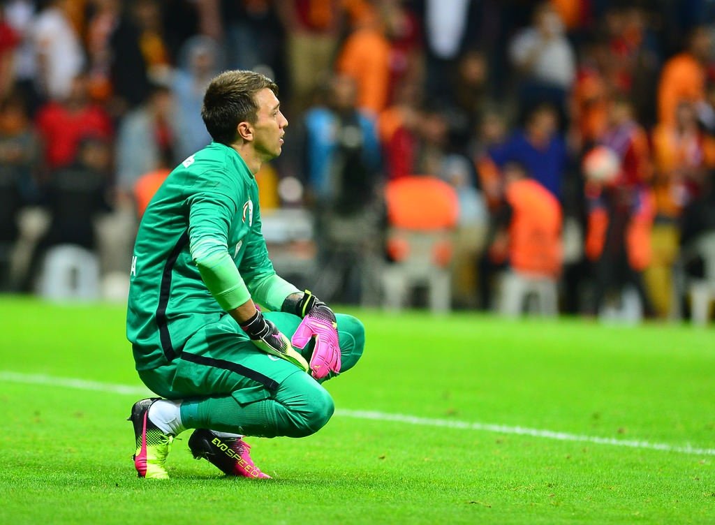 Muslera çalım attı taraftar çıldırdı