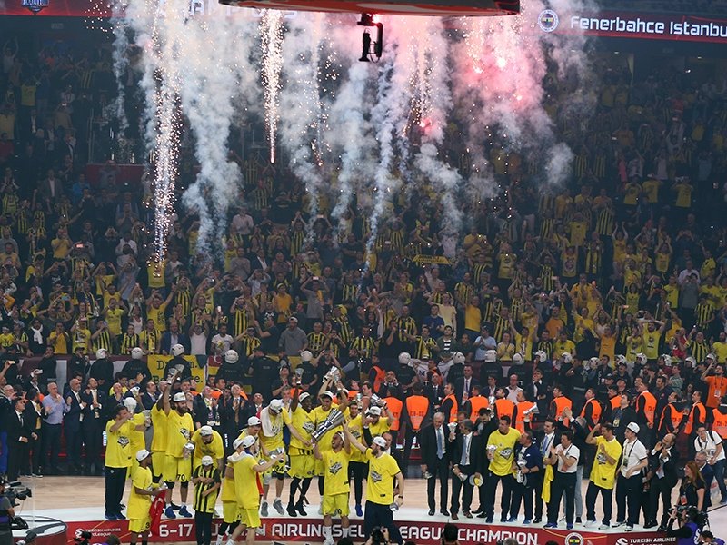 Yunan basını şampiyonu konuşuyor