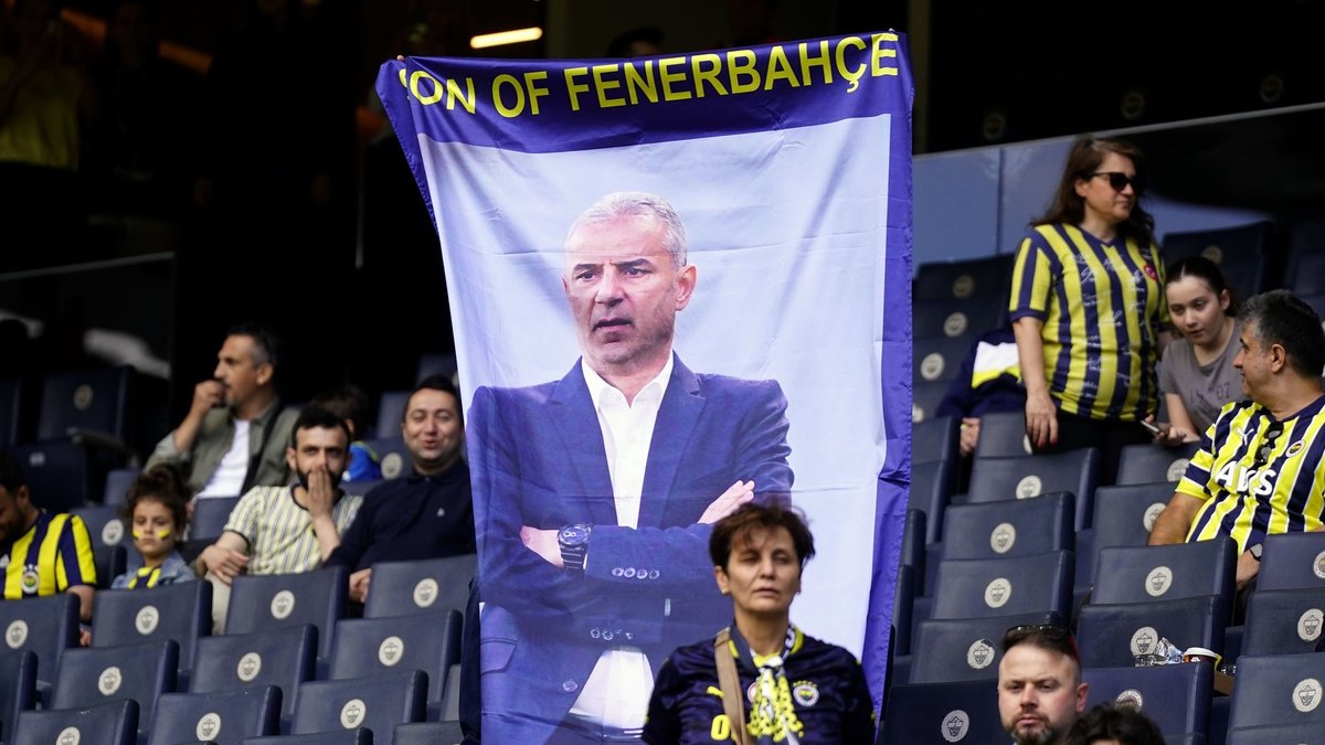 Kadıköy'de İsmail Kartal krizi! Müdahale ettiler Kadıköy'de İsmail Kartal krizi! Müdahale ettiler