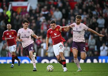 Manchester United geriden gelip kazandı!