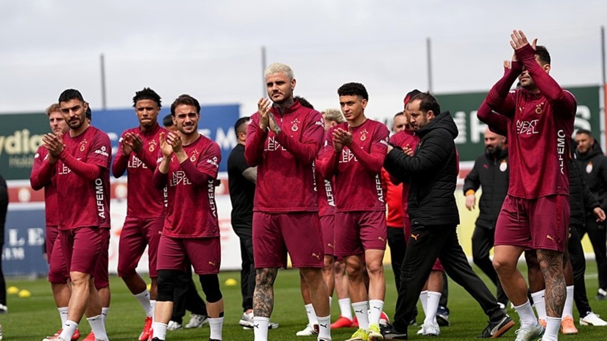 Lider Galatasaray'da coşkulu antrenman