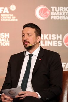 TBF Başkanı Türkoğlu, Fenerbahçe'yi kutladı