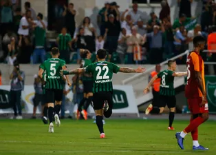 Galatasaray yenildi capsler patladı!