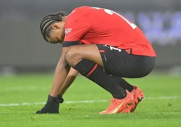 Rennes evinde takıldı!