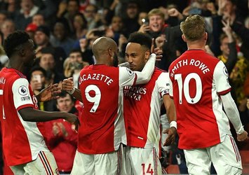 Arsenal 3 puanı 3 golle aldı!