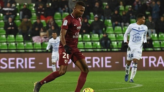 Fenerbahçe golcüsünü Fransa’da buldu!