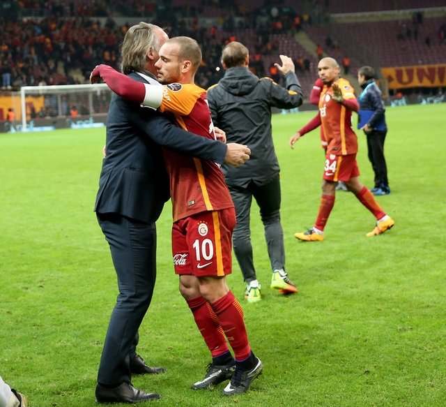 Wesley Sneijder hocasının kirasını ödemiş